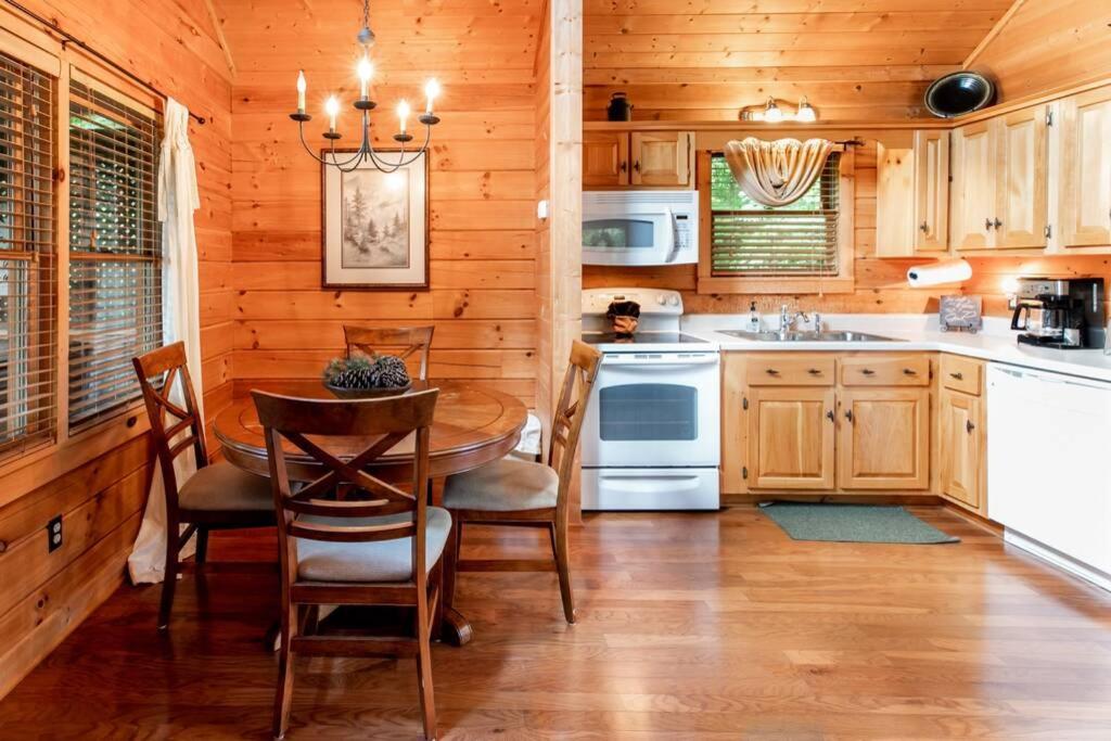 Nice View Fireplace, Hot Tub, Porch Bed, Private Sevierville Exteriér fotografie